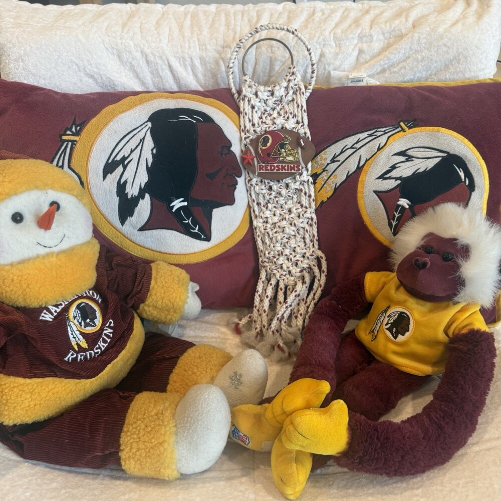 Washington Redskins Collectible Over 50 Items - Pennant Shell Bags Rugs Beer LOT